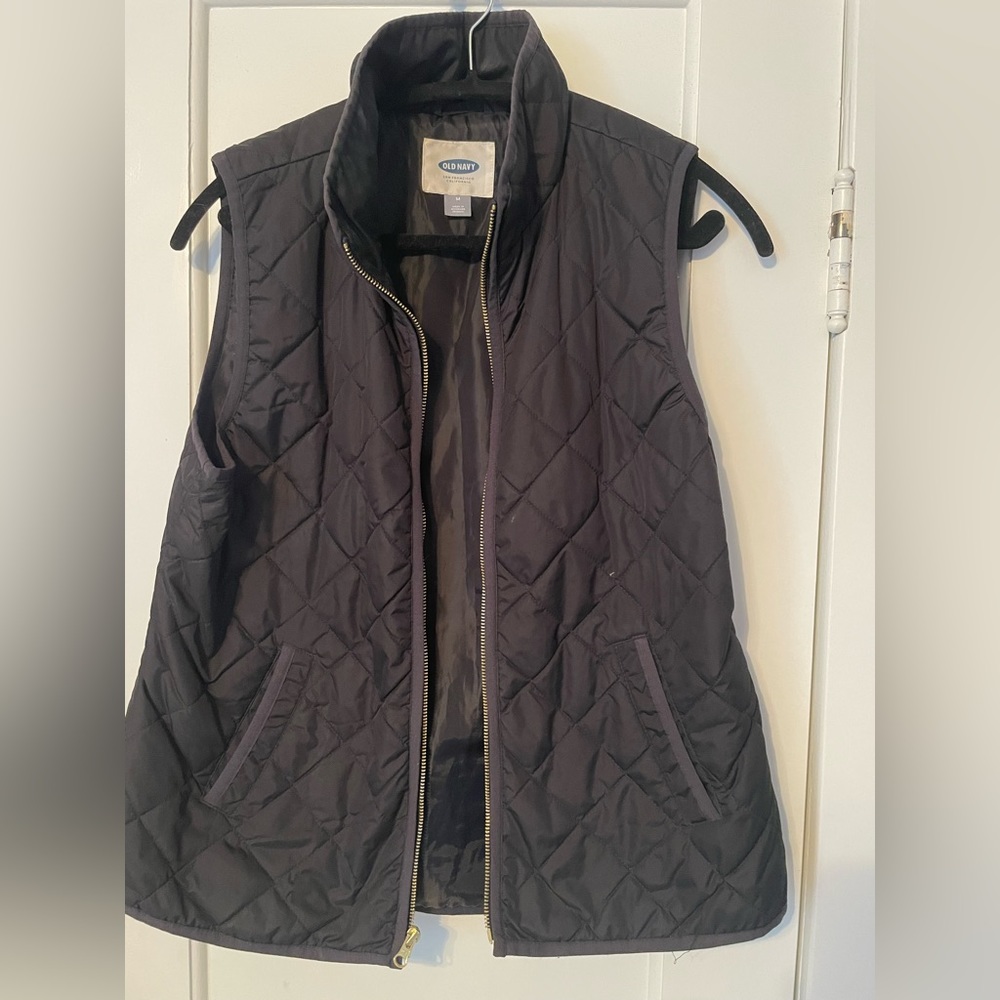 Black Old Navy Quilted Vest